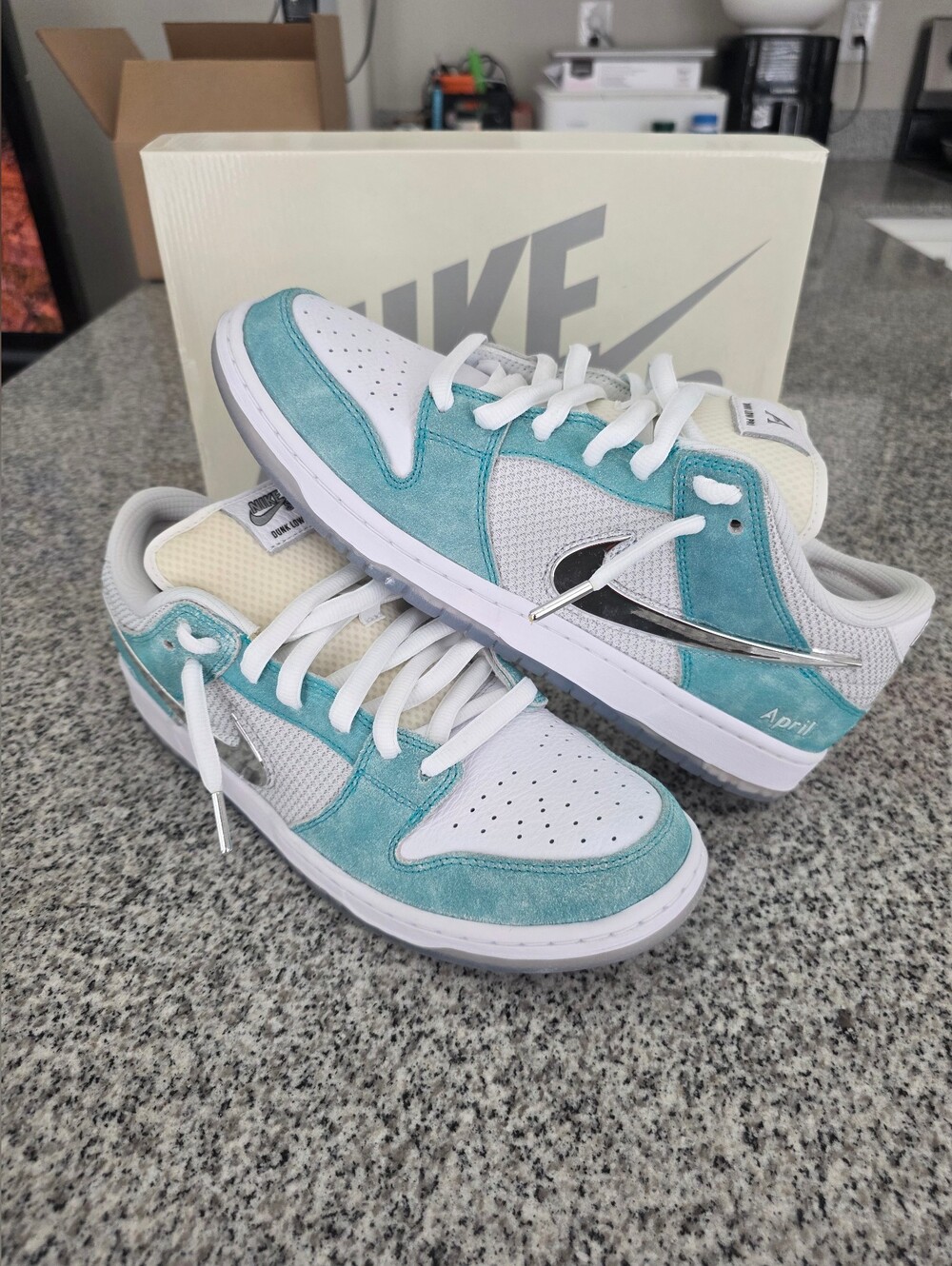 Like New April Skateboards Nike SB Dunk In Men's 11.5 Turbo Green